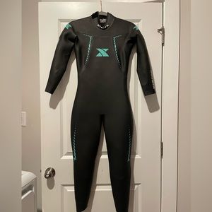 Women’s wetsuit and swim buoy